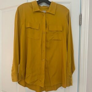 Chico woman’s classic silky polyester blouse